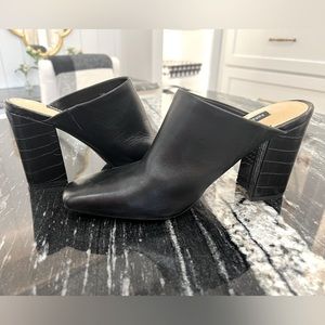 Nine West Womens Black Ariane Leather Embossed Mules